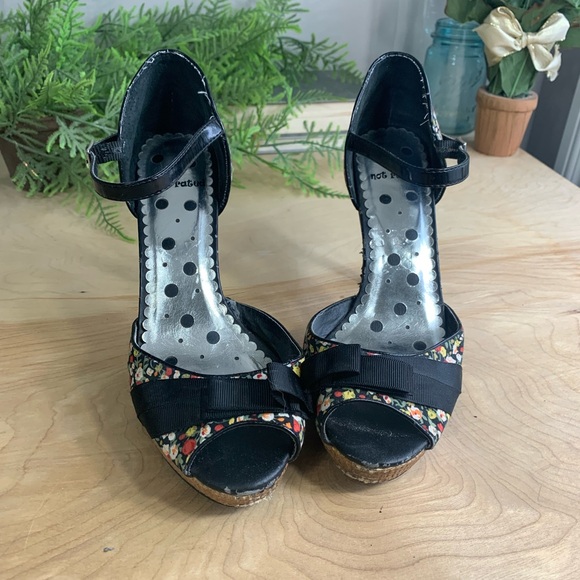 High heel strappy shoes, floral print, size 8.5 - Picture 7 of 11